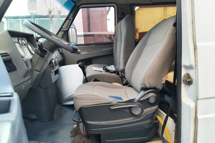 Used Iveco Daily 2014 2.5T-A35 NJ6484ACM47Z4 Left Front Seat