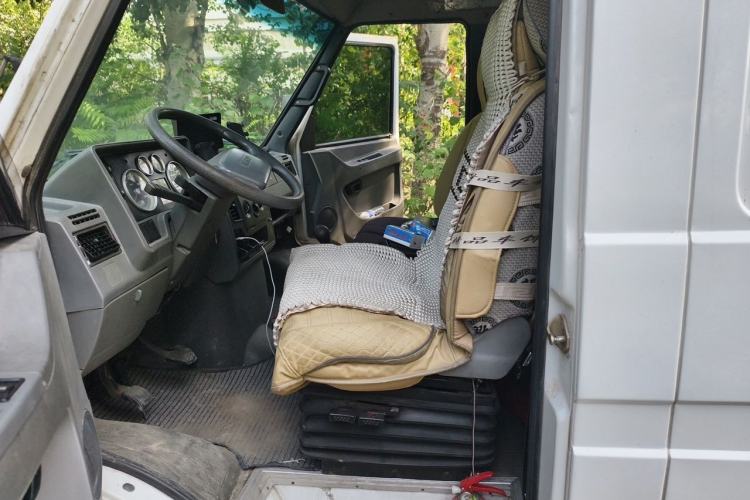 Used Iveco Daily 2014 2.8T-V40 NJ5044XXY3A43S4 Left Front Seat