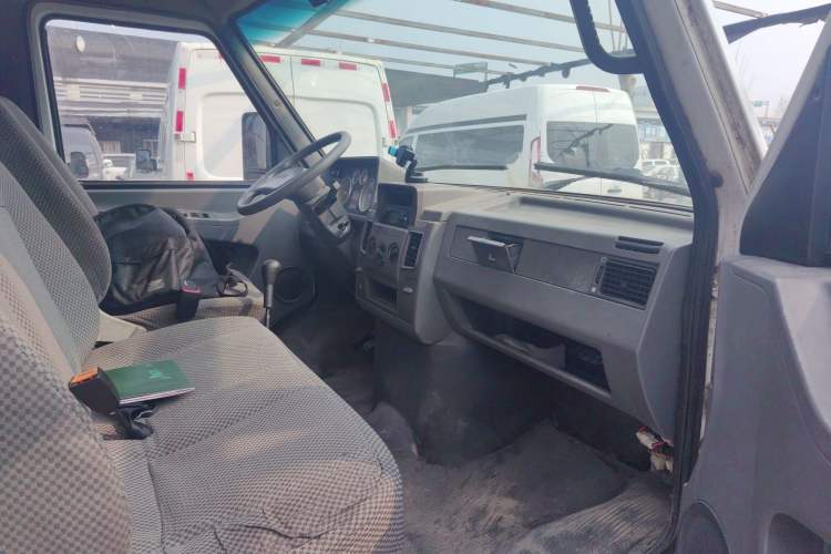 Used Iveco Daily 2014 2.8T-V40 NJ5044XXY3A43S4 Left Front Seat