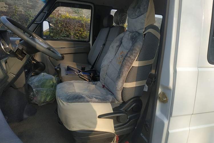 Used Iveco Daily 2014 2.5T-A35 NJ6484ACM47Z4 Left Front Seat