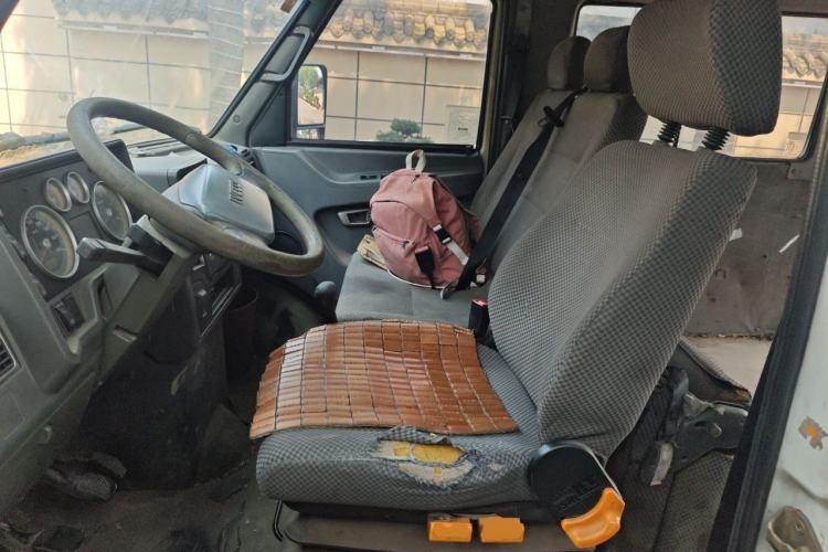 Used Iveco Daily 2014 2.5T-A35 NJ6484ACM47Z4 Left Front Seat