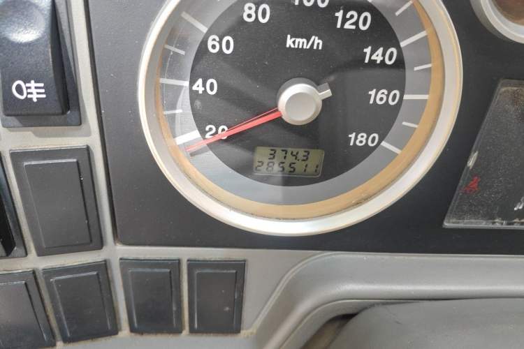 Used Iveco Daily 2014 2.8T-V35 NJ5044XXYQ3A43S4 Odometer Close Up