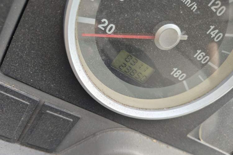 Used Iveco Daily 2014 2.8T-V35 NJ5044XXYQ3A43S4 Odometer Close Up