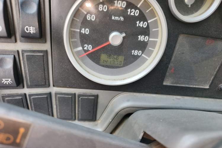 Used Iveco Daily 2014 2.8T-V40 NJ5044XXY3A43S4 Odometer Close Up