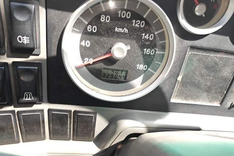Used Iveco Daily 2014 2.8T-A35 NJ6495ACZ43S4 Odometer Close Up
