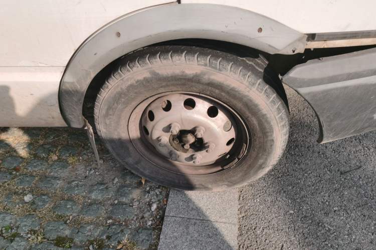 Used Iveco Daily 2014 2.5T-A35 NJ6484ACM47Z4 Right Front Wheel Hub