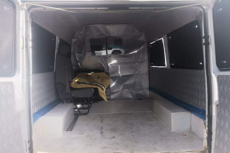 Used Iveco Daily 2014 2.5T-A35 NJ6484ACM47Z4 Trunk