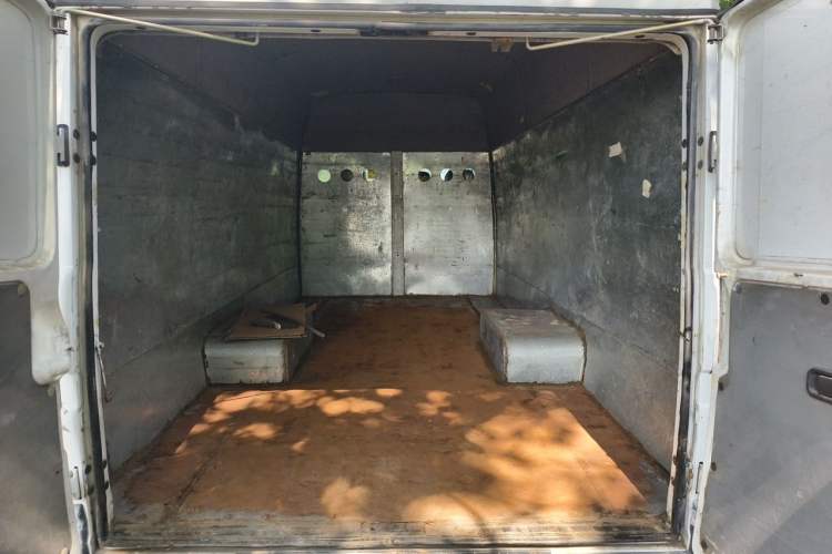 Used Iveco Daily 2014 2.8T-V40 NJ5044XXY3A43S4 Trunk