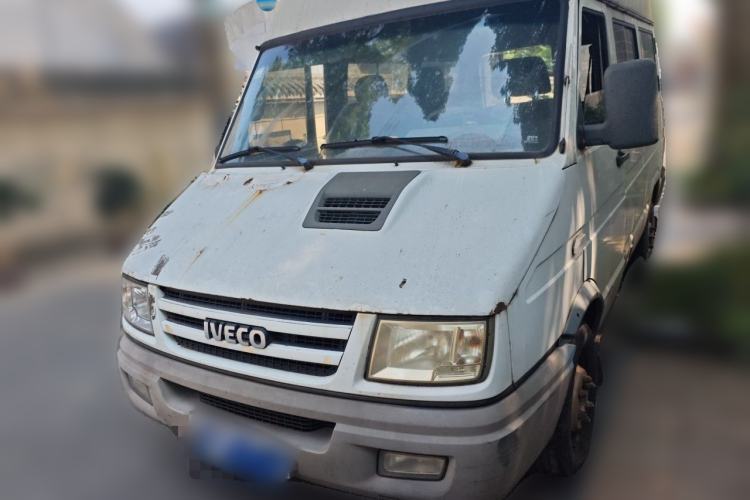 Used Iveco Daily 2014 2.5T-A35 NJ6484ACM47Z4 Guazi used car, China used car export, Used car for sale, Used cars, Cheapest cars for sale