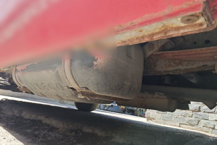 Used Iveco Daily 2017 2.8T V35 Box Truck 3 Seats 43S5 Chassis Rear Left