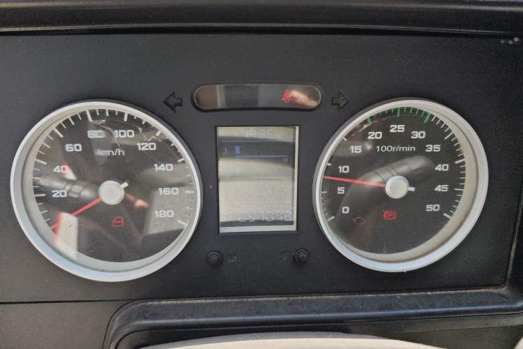 Used Iveco Daily 2017 2.8T V35 Box Truck 3 Seats 43S5 Instrument Cluster