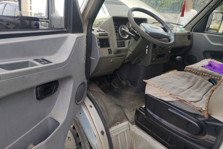 Used Iveco Daily 2017 2.5T A35 Passenger Van 5-7 Seats Model 47Z5 Driver Seat