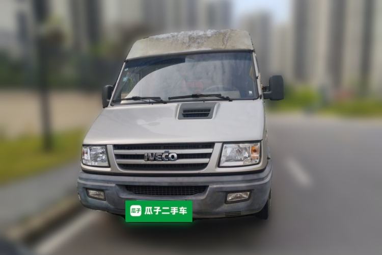 Used Iveco Daily 2017 2.5T A35 Passenger Van 5-7 Seats Model 47Z5 Front