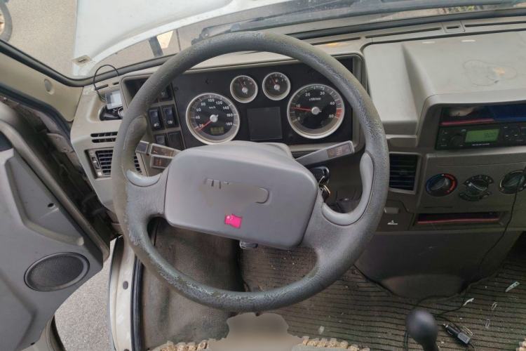 Used Iveco Daily 2017 2.5T A35 Passenger Van 5-7 Seats Model 47Z5 Steering Wheel