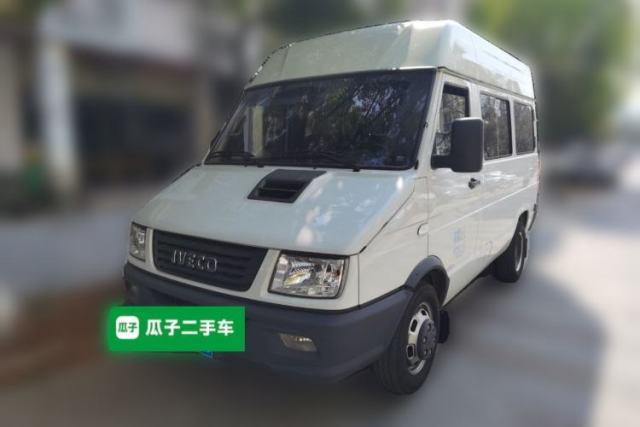 Used Iveco Daily 2017 2.5T A35 Passenger Van 5-7 Seats Model 47Z5
