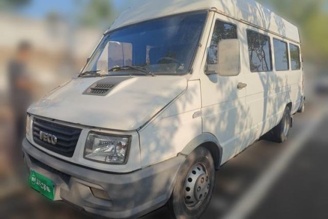 Used Iveco Daily 2017 2.5T A40 Passenger Van 7 Seats Model 47Z5
