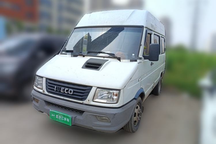 Used Iveco Daily 2017 2.5T A35 Low-Roof 5-7 Seater Passenger Van 47Z5 Guazi used car, China used car export, Used car for sale, Used cars, Cheapest cars for sale