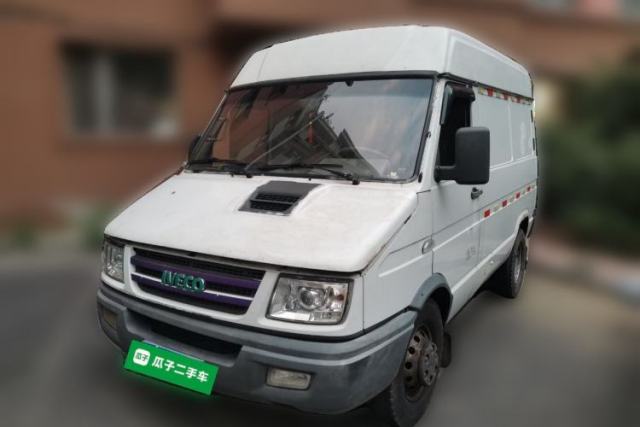 Used Iveco Daily 2017 2.8T V35 Box Truck 3 Seats 43S5