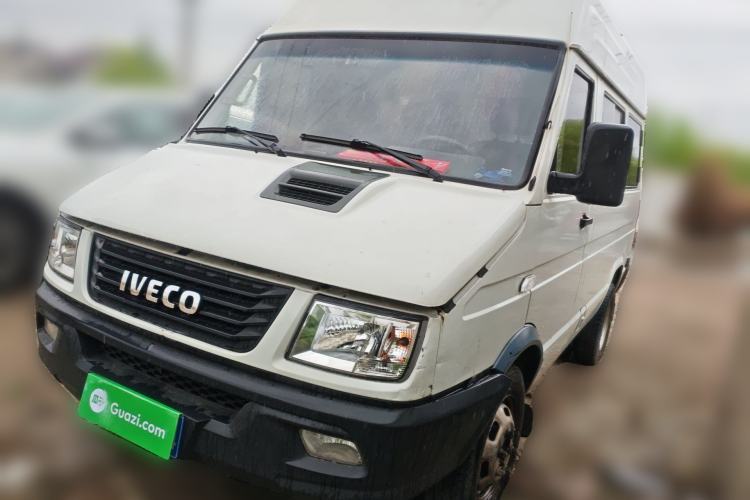 Used Iveco Daily 2017 2.5T A35 Low-Roof 5-7 Seater Passenger Van 47Z5 Guazi used car, China used car export, Used car for sale, Used cars, Cheapest cars for sale