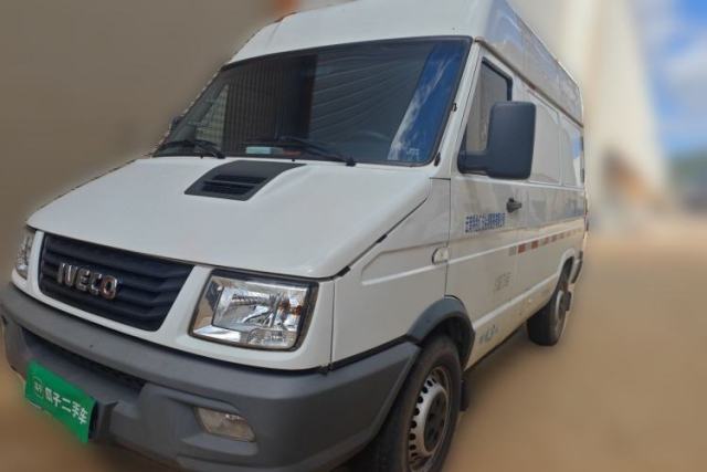 Used Iveco Daily 2017 2.8T V35 Box Truck Low Roof 3-Seater Model 43S5