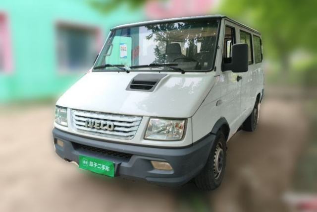 Used Iveco Daily 2017 2.5T A35 Low-Roof 5-7 Seater Passenger Van 47Z5