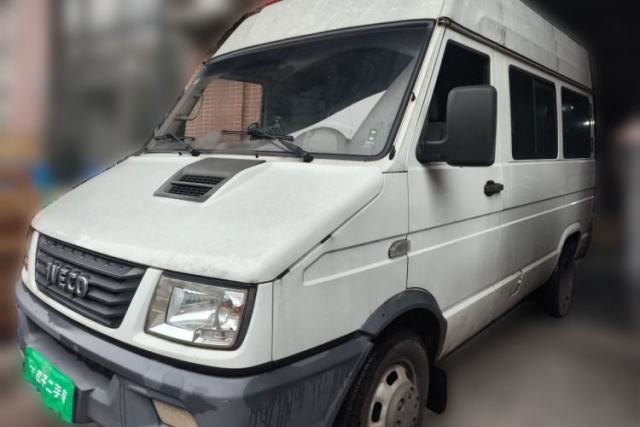 Used Iveco Daily 2017 2.5T A35 Passenger Van 5-7 Seats Model 47Z5
