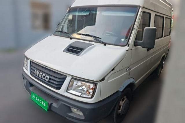 Used Iveco Daily 2017 2.5T A35 Passenger Van 5-7 Seats Model 47Z5
