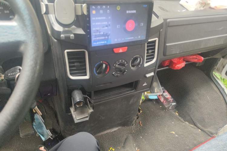 Used Iveco Daily 2017 2.5T A35 Passenger Van 5-7 Seats Model 47Z5 Audio And AC Panel