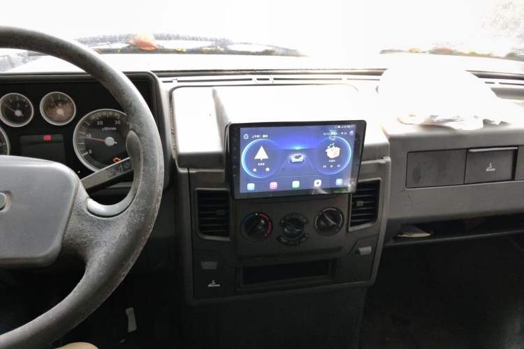 Used Iveco Daily 2017 2.5T A35 Passenger Van 5-7 Seats Model 47Z5 Audio And AC Panel