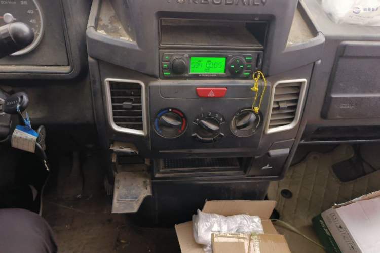 Used Iveco Daily 2017 2.5T A35 Passenger Van 5-7 Seats Model 47Z5 Audio And AC Panel