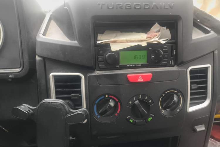 Used Iveco Daily 2017 2.5T A35 Passenger Van 5-7 Seats Model 47Z5 Audio And AC Panel