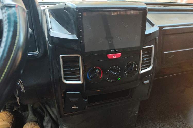 Used Iveco Daily 2017 2.5T A35 Passenger Van 5-7 Seats Model 47Z5 Audio And AC Panel