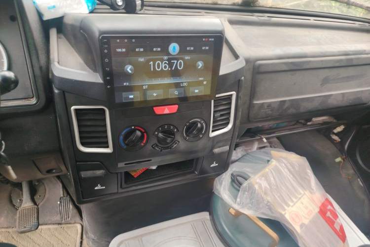 Used Iveco Daily 2017 2.5T A35 Passenger Van 5-7 Seats Model 47Z5 Audio And AC Panel