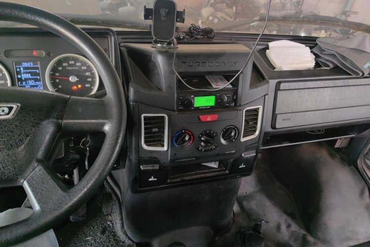 Used Iveco Daily 2017 2.5T A35 Passenger Van 5-7 Seats Model 47Z5 Audio And AC Panel