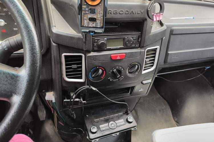 Used Iveco Daily 2017 2.5T A35 Passenger Van 5-7 Seats Model 47Z5 Audio And AC Panel