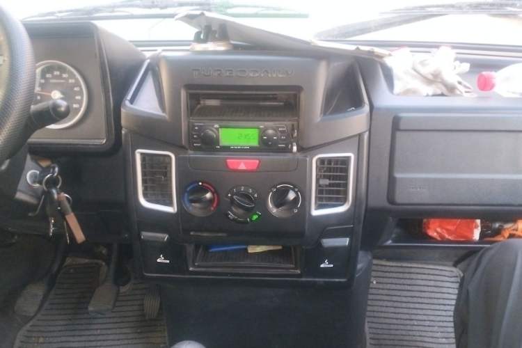 Used Iveco Daily 2017 2.5T A35 Passenger Van 5-7 Seats Model 47Z5 Audio And AC Panel