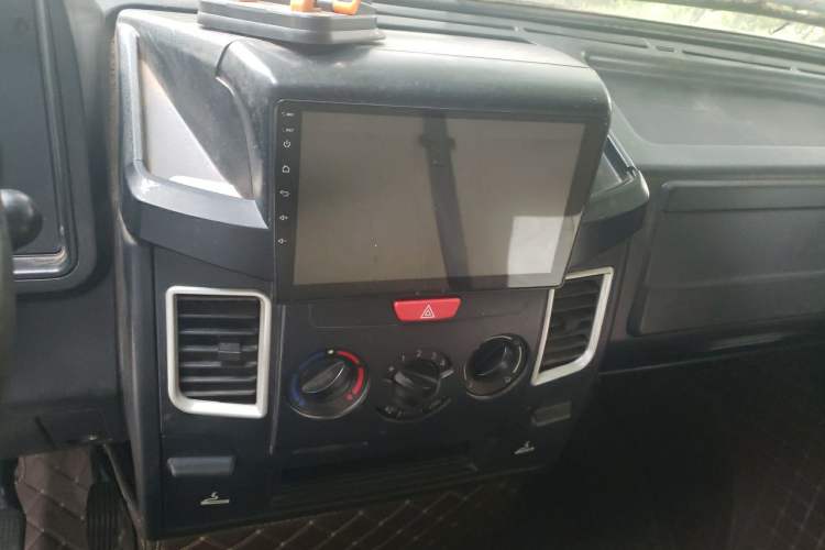 Used Iveco Daily 2017 2.5T A35 Passenger Van 5-7 Seats Model 47Z5 Audio And AC Panel