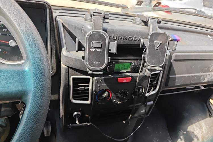 Used Iveco Daily 2017 2.5T A35 Passenger Van 5-7 Seats Model 47Z5 Audio And AC Panel