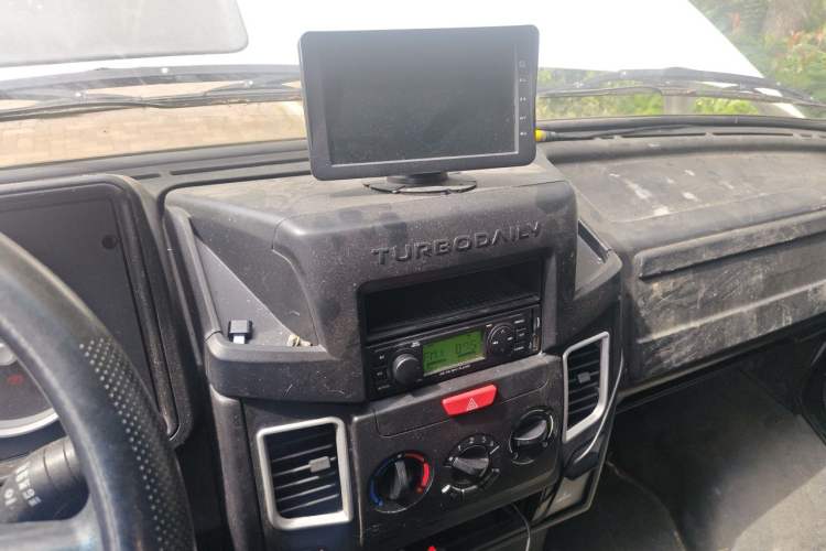 Used Iveco Daily 2017 2.5T A35 Passenger Van 5-7 Seats Model 47Z5 Audio And AC Panel