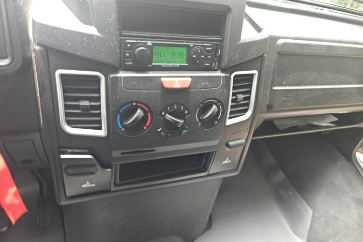 Used Iveco Daily 2017 2.5T A35 Passenger Van 5-7 Seats Model 47Z5 Audio And AC Panel