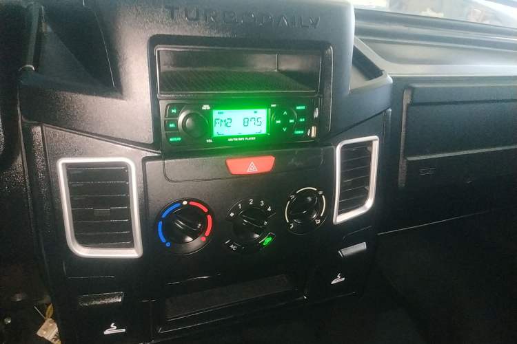 Used Iveco Daily 2017 2.5T A35 Passenger Van 5-7 Seats Model 47Z5 Audio And AC Panel