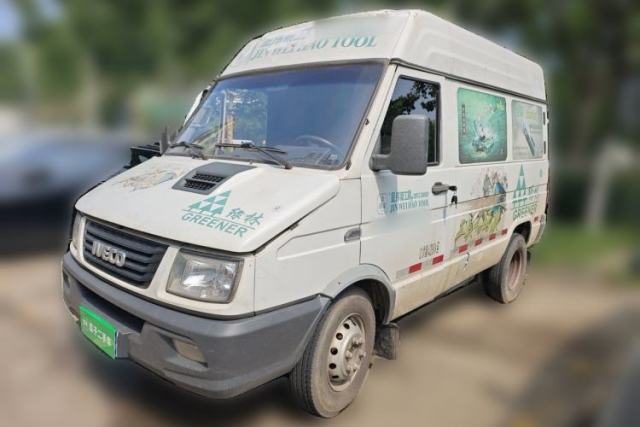 Used Iveco Daily 2017 2.8T X45 Short-Wheelbase Cargo Truck 43S5