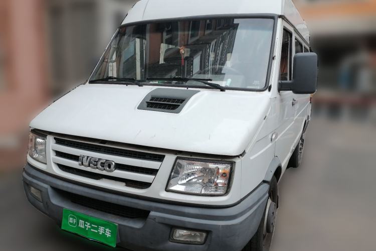 Used Iveco Daily 2017 2.5T A35 Low-Roof 5-7 Seater Passenger Van 47Z5 Guazi used car, China used car export, Used car for sale, Used  cars, Cheapest cars for sale