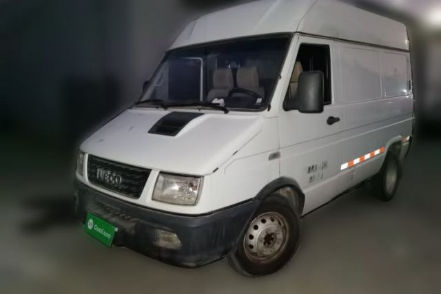 Used Iveco Daily 2017 2.8T V35 Box Truck Low Roof 3-Seater Model 43S5