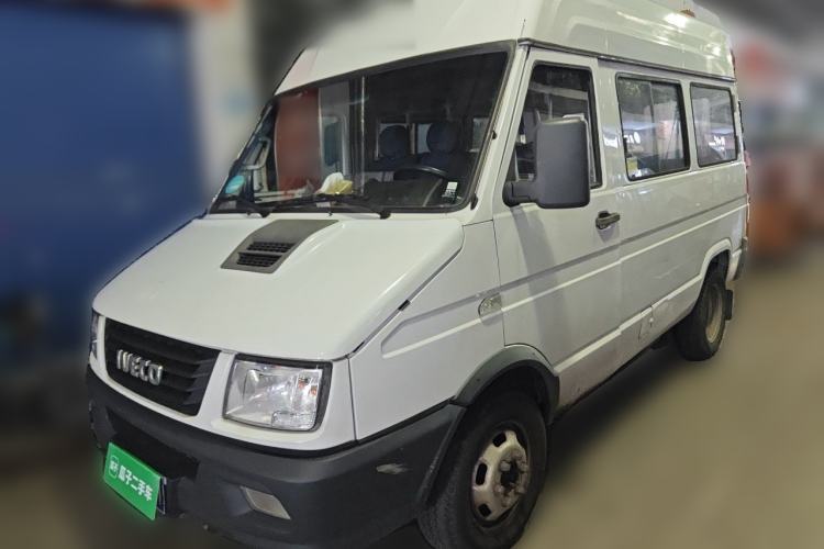 Used Iveco Daily 2017 2.5T A35 Passenger Van 5-7 Seats Model 47Z5 Guazi used car, China used car export, Used car for sale, Used  cars, Cheapest cars for sale