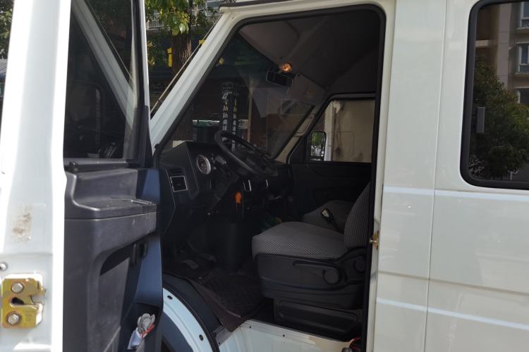 Used Iveco Daily 2017 2.5T A35 Passenger Van 5-7 Seats Model 47Z5 Driver Seat