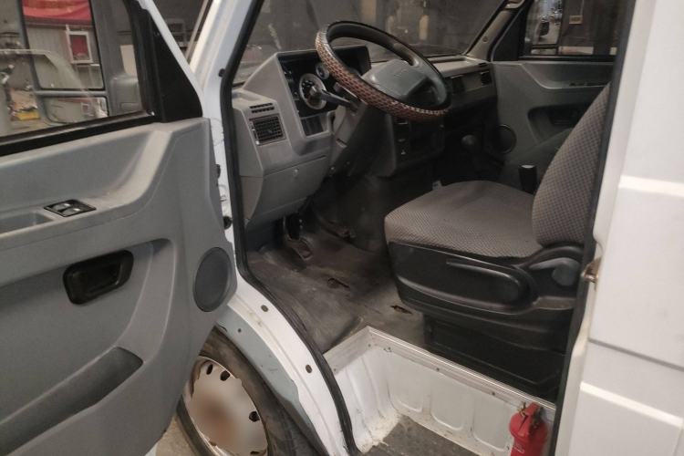 Used Iveco Daily 2017 2.8T V35 Cargo Van Mid-Roof 3/6 Seats 43S5 Driver Seat
