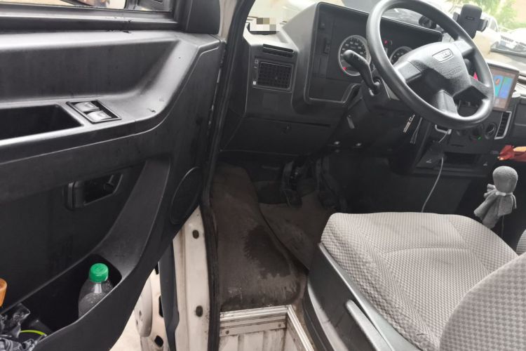 Used Iveco Daily 2017 2.5T A35 Passenger Van 5-7 Seats Model 47Z5 Driver Seat