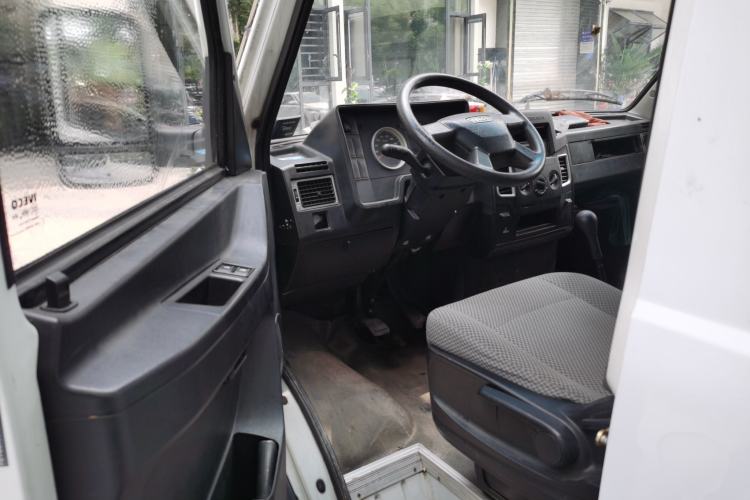 Used Iveco Daily 2017 2.5T A35 Passenger Van 5-7 Seats Model 47Z5 Driver Seat