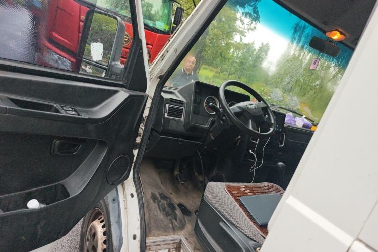 Used Iveco Daily 2017 2.5T A35 Low-Roof 5-7 Seater Passenger Van 47Z5 Driver Seat